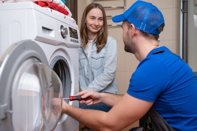 Riparazione lavatrice Novara con cliente - Punto Riparazioni a domicilio